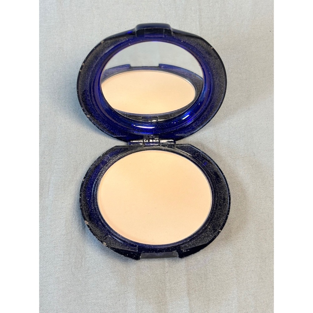 Estee Lauder Lucidity Translucent Pressed Powder 01 Light Intensity discontinued